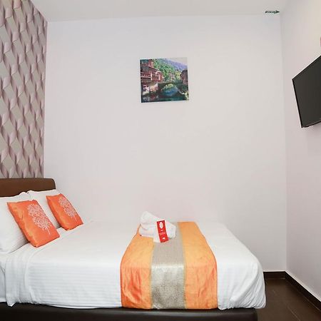 Oyo 250 Palazzo Hotel Kulai Johor Bahru Buitenkant foto