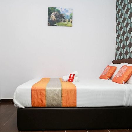 Oyo 250 Palazzo Hotel Kulai Johor Bahru Buitenkant foto