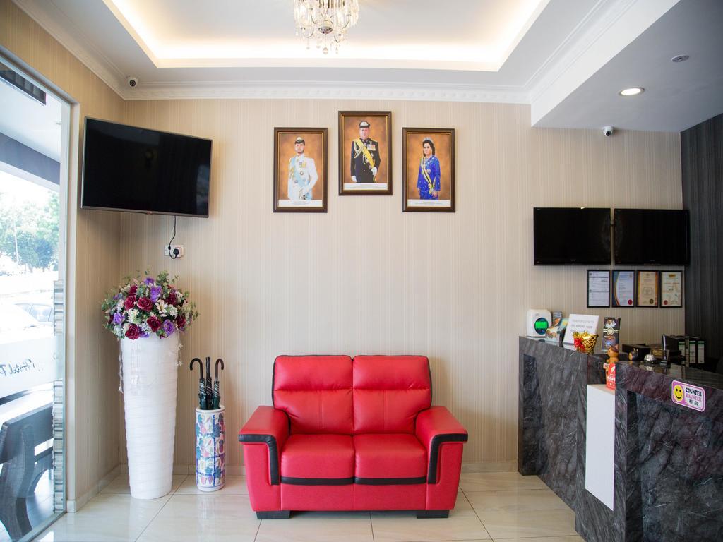 Oyo 250 Palazzo Hotel Kulai Johor Bahru Buitenkant foto