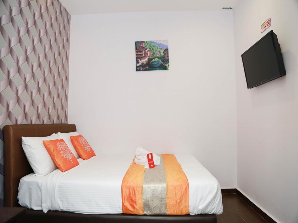 Oyo 250 Palazzo Hotel Kulai Johor Bahru Buitenkant foto