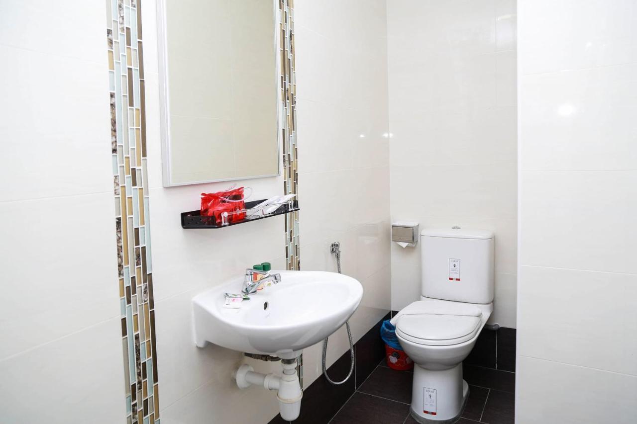 Oyo 250 Palazzo Hotel Kulai Johor Bahru Buitenkant foto